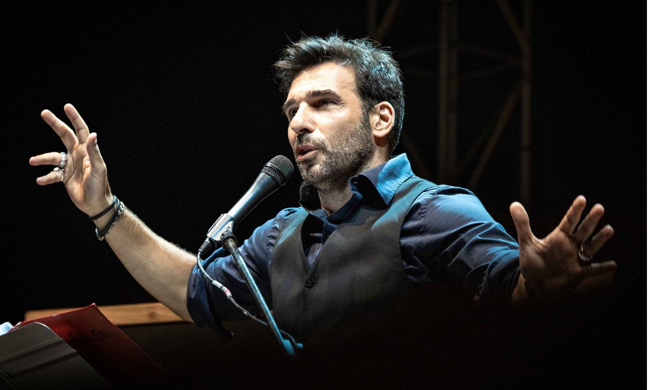 Edoardo Leo in “Ti racconto una storia” all’Arena del Mare BCC di Sabaudia