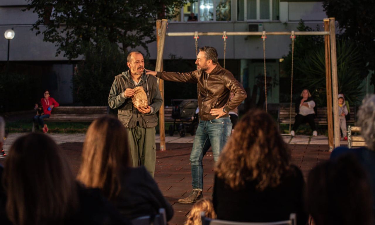 “Mamma Roma”: le voci delle periferie diventano tragedia popolare nei cortili degli ATER